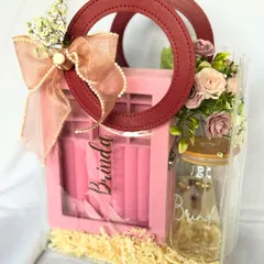 This personalized gift set for her includes a custom-named chocolate box and a matching engraved sipper, presented in a stylish transparent bag.