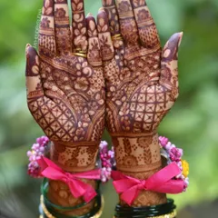 A beautiful photo capturing the rich, dark stain of a bridal mehendi. The color is deep and even, a result of high-quality natural henna and proper aftercare.