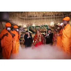 A sacred moment as the bride makes her entrance under a phoolon ki chadar, surrounded by priests blowing conch shells. This is tradition and emotion captured in one frame.