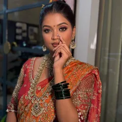 The classic Maharashtrian bride is one of my absolute favorite looks to create. This close-up shows the details: the perfect winged liner, the traditional nath that completes the look, and a flawless base that looks like second skin.