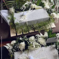 This is timeless gifting, composed with quiet elegance. These hampers, featuring textured white boxes nestled in fresh greenery, were crafted for corporate thank-yous and private celebrations, showing how simplicity can make the strongest statement.