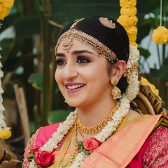 Aditi shines with simplicity and tradition during her morning Muhuratham. The makeup is soft and radiant, enhancing her natural beauty and complementing the vibrant colors of her saree and flowers.