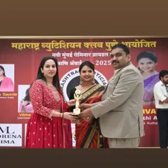 I was honored to be invited as a VIP guest by the Maharashtra Beautician Club Pune and receive the best makeup artist award from celebrity Apurva Gore. A very proud moment for me.