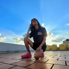 Capturing the mood. This shot against the sky shows off the casual, confident attitude that comes with a great oversized tee and a pair of cool shades.