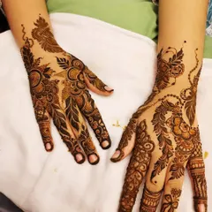 The same design from a slightly different angle, showing how the pattern elegantly wraps around the hand and wrist.