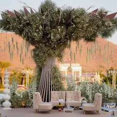 The sculptural floral tree stood as a symbol of rooted beginnings and reaching dreams. We focus on creating a central design element that is not only beautiful but also meaningful to the couple's story.