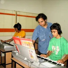 This photo takes me back to a Musicology keyboard class in 2003. It's a reminder of my long standing commitment to hands on music education and the journey I've been on, mentoring students for nearly two decades.