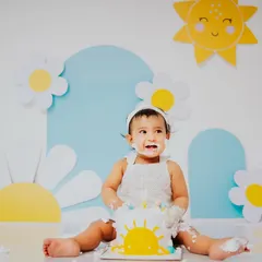 That first taste of birthday cake is always a picture perfect moment. I love the cheerful blue and yellow palette of this sunshine themed setup.