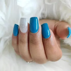 A simple yet striking manicure. This design pairs a vibrant, glossy turquoise polish with a single accent nail covered in sparkling silver glitter for a fun pop of contrast.
