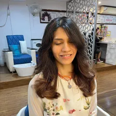 The butterfly haircut gives her long hair volume and movement, with shorter layers that frame her face beautifully.
