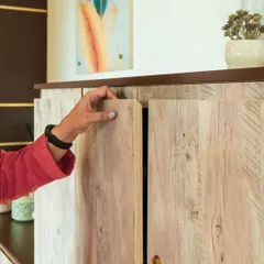 This image highlights the handleless shutter detail on the custom shoe rack. This small but important feature adds to the modern, clean-lined aesthetic of the entryway furniture, ensuring function meets style perfectly.