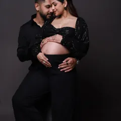 The quiet moments are often the most powerful. Here, we focused on the intimate connection between the parents-to-be in a modern, chic studio setting. It’s a simple pose that speaks volumes about their shared anticipation and love.