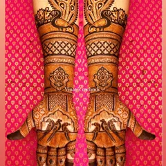 A perfectly symmetrical design for both hands, showcasing majestic peacocks and delicate parrots. Achieving symmetry is a crucial skill that we practice extensively in my classes.