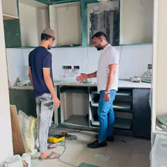 On-site discussion for a kitchen layout. It's crucial to get the carcass placement right before the final shutters and countertop go on.