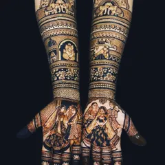 A beautiful family portrait mehndi, showing the bride with her family on both palms, a truly special way to honor loved ones.