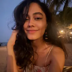 Another smile from a lovely evening by the sea. Simple moments like these are what life, and good songs, are all about.