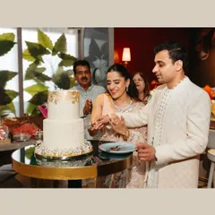 The cake cutting ceremony, a sweet moment surrounded by the happy faces of family. We focus on these key traditions that bring everyone together.