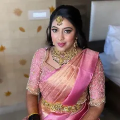 A smiling portrait of our beautiful bride Shalini. The black beads in her choker add a unique and modern touch to the traditional design.