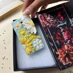 My 'Sunshine' wax sachet, beautifully packaged in a premium floral gift box. It's a perfect, ready-to-give present for anyone who loves home fragrance and beautiful design.