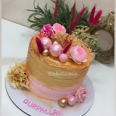 Our bestselling pink and golden design. This single-tier whipped cream cake is perfect for birthdays and anniversaries, featuring a beautiful ombre effect and decorated with fresh flowers, pink spheres, and dried grasses.