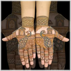 Two majestic peacocks stand before traditional jharokhas in this beautiful palm design. It's a classic and regal choice for any bride.