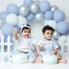Double the fun and double the cake. We had a blast during this first birthday cakesmash for twins, capturing their adorable and messy celebration in our studio.