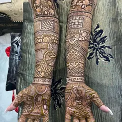 This bridal design features detailed portraits of the bride and groom, along with their wedding hashtag, making it a modern and personalized piece of art.