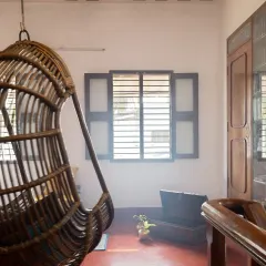 A timeless tribute to heritage, the Mattur residence features a hanging swing, terracotta floors, and a waffle slab ceiling, reflecting Malnad’s architectural wisdom.