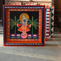 The central block of the set, featuring a classic depiction of Shrinathji against a dark background, surrounded by palm trees and lotus flowers.