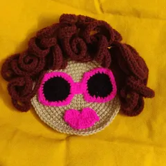 Say hello to my crochet diva appliqué. I designed this quirky face with curly hair and pink sunglasses to add a touch of personality to tote bags and t-shirts.