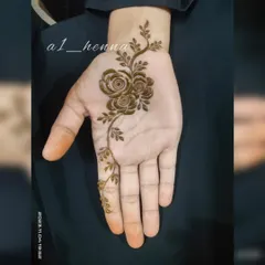 Another variation of a minimalist floral vine. In my classes, I encourage students to experiment and develop their own small, signature designs.