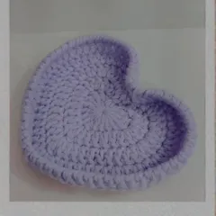 A simple and sweet heart-shaped trinket dish in a lovely lilac color. It's perfect for keeping your tiniest accessories, like rings or earrings, organized on your nightstand.