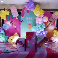 A closer look at the details of the ice cream themed party. The plinths are decorated to look like candy jars with sprinkles, and the balloon colors are chosen to match the sweet treat theme.