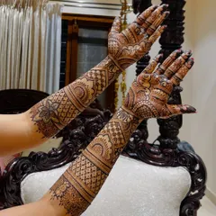 This is the kind of full-coverage bridal mehendi I love to create. Every inch is filled with intricate details, from the traditional jaali patterns to the delicate floral work on the forearm, ensuring your hands are a work of art.