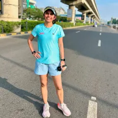 As we prepare for marathons, it's crucial to be mindful of recovery. Here I am after a run, thinking about the powerful sources of recovery like sleep, active rest, and proper nutrition.