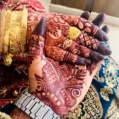 A close-up of a mature bridal stain. Notice the deep, almost black, color on the fingertips and the rich burgundy on the palm. This is the result I strive for with every client.