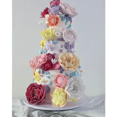 For this wedding cake, I wanted to create the feeling of a spring garden in full bloom. It’s covered in a mix of handcrafted sugar flowers and delicate buttercream flowers, making it a joyful and spectacular centerpiece for a truly special day.