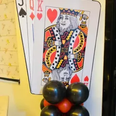 A balloon pillar with a playing cards cutout. These pillars can be placed around the venue to carry the card party theme throughout the space.