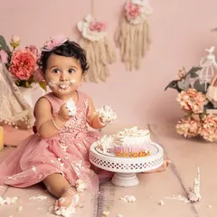 A boho-themed cake smash for a sweet one-year-old. I love how the soft pinks, rustic teepee, and floral details came together to create a dreamy setting for her to enjoy her first cake.