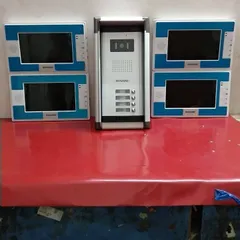 Here is another multi-apartment video door phone setup from Hikvision, ready for installation. This system is ideal for small buildings, providing a central outdoor unit and individual indoor screens for four separate apartments.