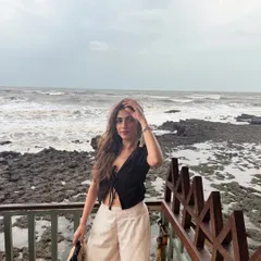 A moment of peace by the sea. Being in nature, especially near the ocean, always helps me feel more grounded and connected to myself.