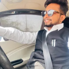 Confidence is the key to style. A moment of positivity while driving between legal duties.