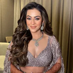 Big, bouncy curls for a glamorous cocktail night in Jaipur. This look is all about volume, texture, and movement, creating a hairstyle that is bold, confident, and ready for the dance floor.