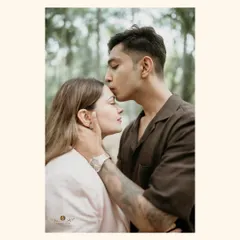A tender forehead kiss, captured up close to emphasize the emotion and intimacy of the moment. This is the kind of soft, romantic portrait I love creating with natural light.