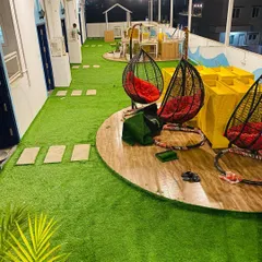 We handled this large rooftop cafe project, using our commercial-grade artificial grass to create a durable and inviting atmosphere for guests. The installation includes custom shaping around seating areas and wooden decks.