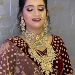 For a royal look, this heavy layered mint green set was rented to match a deep red velvet lehenga. The set includes a choker, a long rani haar, and a matching maang tikka.