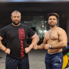An amazing workout with a men's physique athlete. Strength comes in many forms.