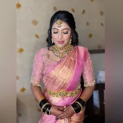 Our client Shalini looking pretty in pink. She is wearing a beautiful antique gold choker set with a matching vaddanam for her special occasion.