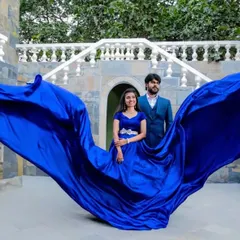 For the couple that wants pure drama and high-fashion vibes. This electric blue gown with its incredible fabric wings makes a powerful statement and guarantees your photos will be unforgettable.