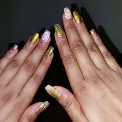 For a touch of glamour, I created this look using gold glitter on long acrylic nails. I also added a delicate 3D rose on the accent nail, a popular choice for engagements, receptions, and other grand celebrations.